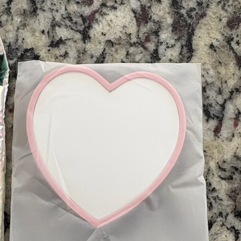 Gucci Beauty Pouch with Heart Mirror - White and Pink - Picture 2 of 8